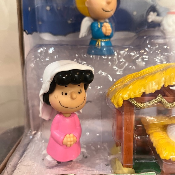 Disney Peanuts Nativity Figures Deluxe Set - Picture 7 of 9